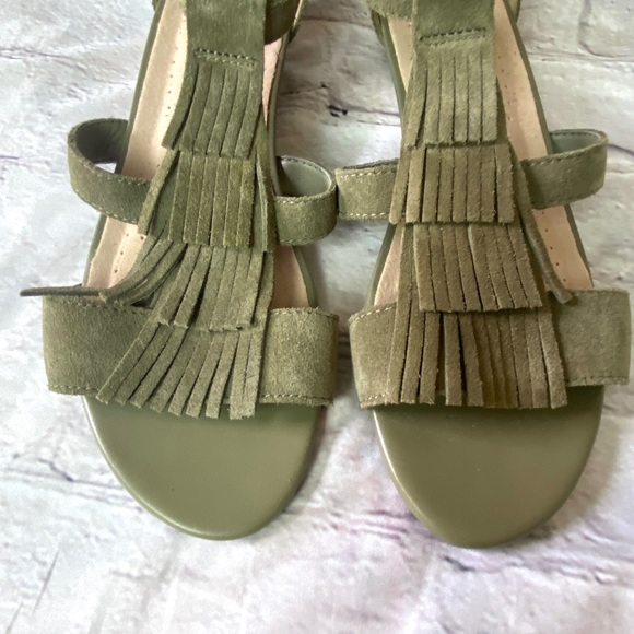 Clarks Olive Suede Abigail Sun Fringe Wedges - Picture 9 of 10